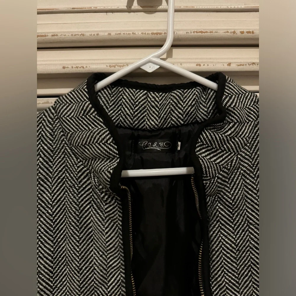 Grayish/black winter vest - Picture 4 of 5
